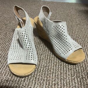 Women’s Rockport Light Gray Perforated Wedge Sandals sz  9.5